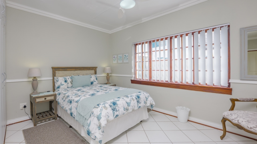 5 Bedroom Property for Sale in Struisbaai Western Cape